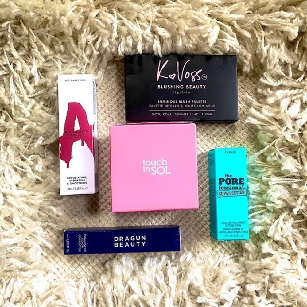 Prime + lip + blush + cc + s spray + FREE BAG